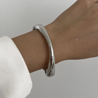 Vintage Vibe Cuff Bangles – Bold Geometry Meets Urban Gold & Silver Shine
